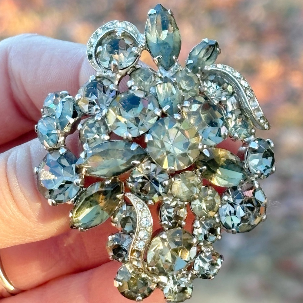 Stunning Vintage Weiss Brooch!